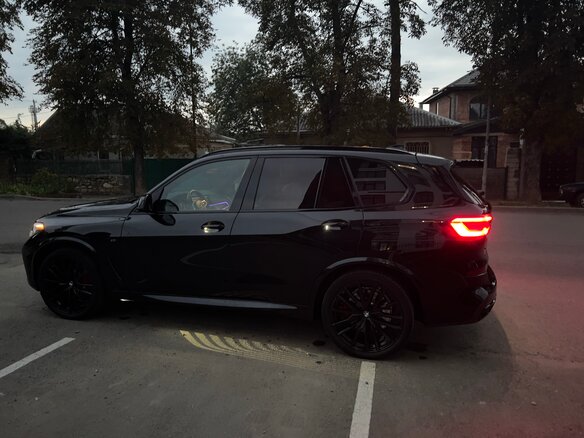 2021 BMW X5 40i IV (G05/G18), чёрный, 7500000 рублей