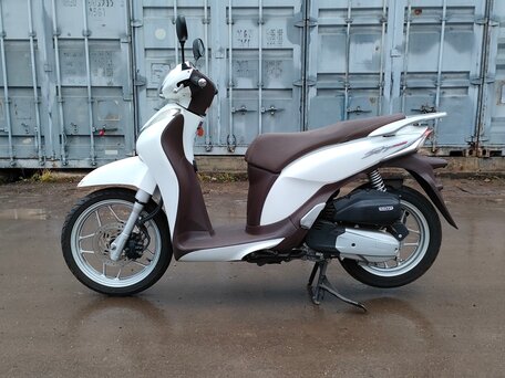 2018 Honda SH, белый, 259000 рублей, вид 2