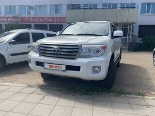2012 Toyota Land Cruiser 200 Series Рестайлинг 1, белый, 3999000 рублей, вид 3