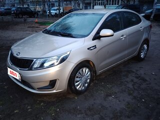 2013 Kia Rio III, бежевый, 850000 рублей, вид 1