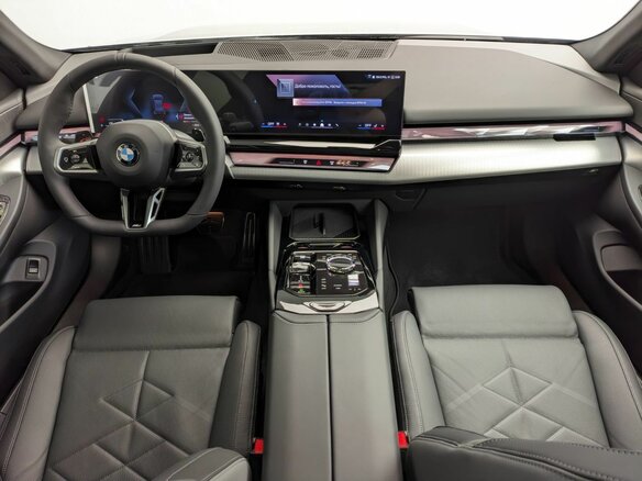 2026 BMW 5 серии 530i xDrive VIII (G60/G61/G68), чёрный - вид 13