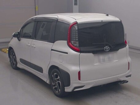 2026 Toyota Sienta III, белый, 2380555 рублей, вид 4
