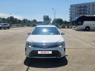 2016 Toyota Camry VII (XV50) Рестайлинг, белый, 1700000 рублей, вид 1