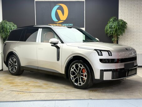 Lynk & Co 900