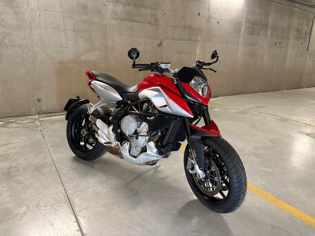 2014 MV Agusta Rivale 800, красный, 550000 рублей, вид 4