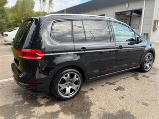 2018 Volkswagen Touran II, чёрный, 1600000 рублей, вид 4