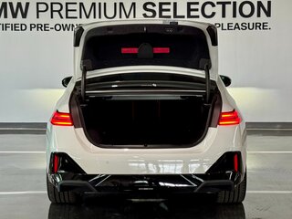 2026 BMW 5 серии 550e xDrive VIII (G60/G61/G68), белый, 10900001 рублей, вид 4