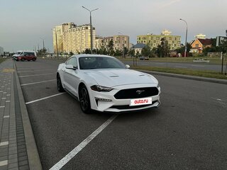 2022 Ford Mustang VI Рестайлинг, белый, 3900000 рублей, вид 3
