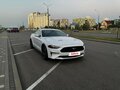 2022 Ford Mustang VI Рестайлинг, белый, 3900000 рублей - вид 2