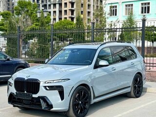 2023 BMW X7 40i I (G07) Рестайлинг, серебристый, 8800000 рублей, вид 1
