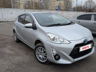 2016 Toyota Aqua I Рестайлинг, серебристый, 850000 рублей, вид 2