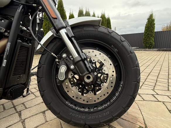 2019 Harley-Davidson Fat Bob, белый, 1480000 рублей - вид 17