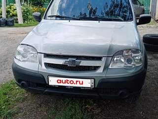 2015 Chevrolet Niva I Рестайлинг, серебристый, 634500 рублей, вид 1