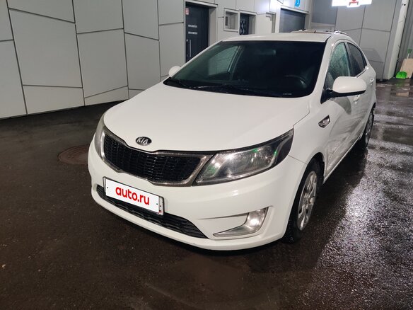2013 Kia Rio 4-speed III, белый, 1110000 рублей