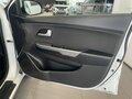 2016 Kia Rio III Рестайлинг, белый - вид 11