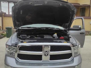 2023 Ram 1500 Quad Cab IV (DS/DJ), серебристый, 3900000 рублей, вид 2