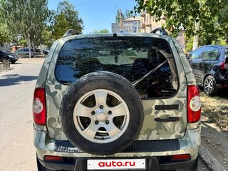 2010 Chevrolet Niva I Рестайлинг, серебристый, 500000 рублей, вид 3