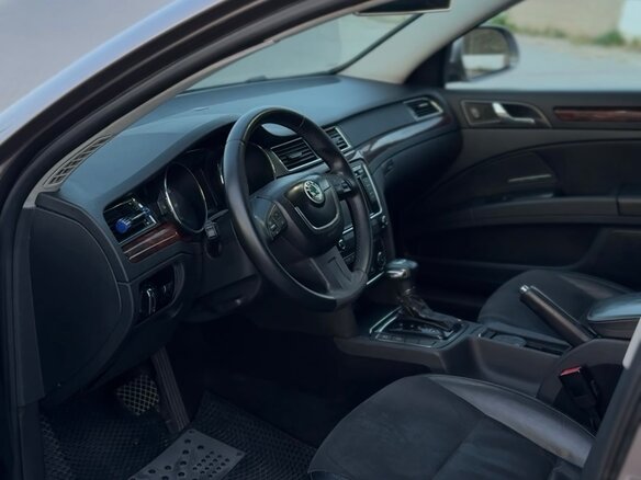 2011 Skoda Superb II, бежевый, 890000 рублей - вид 4