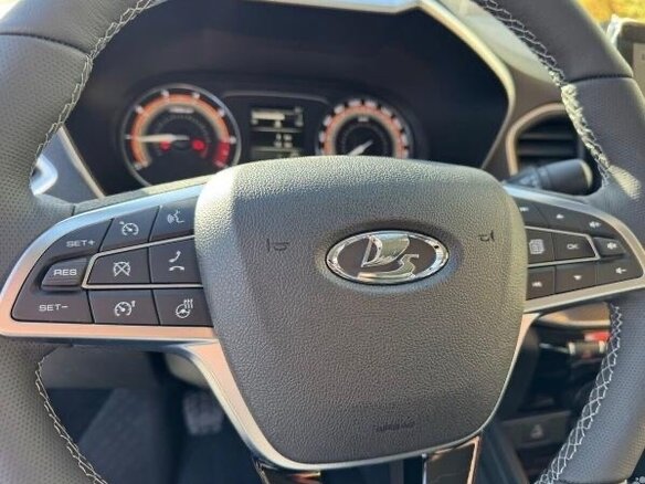 2024 Lada (ВАЗ) Vesta I Рестайлинг (NG), белый, 1650000 рублей - вид 3
