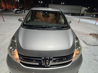 2013 Toyota ISis I Рестайлинг, серебристый, 1550000 рублей, вид 1