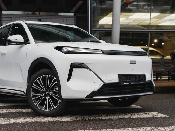 2026 Geely EX5 Гибрид EM-i, белый - вид 3