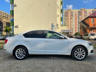 2018 Skoda Octavia III (A7) Рестайлинг, белый, 1700000 рублей, вид 2
