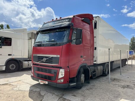 2011 Volvo FH, пурпурный, 5500000 рублей, вид 2
