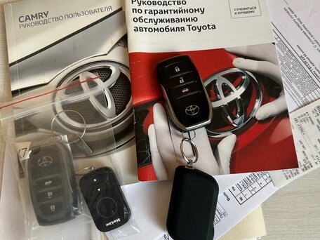 2017 Toyota Camry VII (XV50) Рестайлинг 2, белый, 2450000 рублей, вид 3