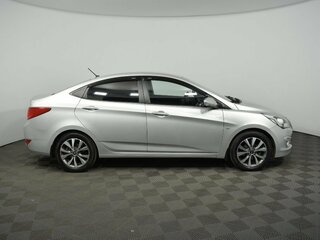 2015 Hyundai Solaris I Рестайлинг, серебристый, 850000 рублей, вид 2