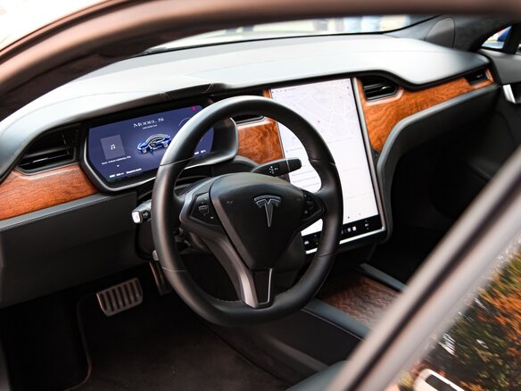 2020 Tesla Model S Long Range I Рестайлинг, синий, 5700000 рублей - вид 4