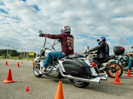 2005 Harley-Davidson Road King, белый, 950000 рублей, вид 3