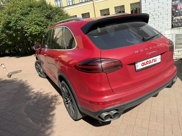2016 Porsche Cayenne S II Рестайлинг (958), красный, 3121000 рублей - вид 2