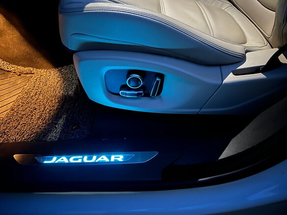 2020 Jaguar F-Pace I, белый, 3150000 рублей - вид 10