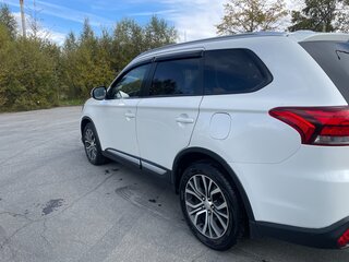 2015 Mitsubishi Outlander III Рестайлинг 2, белый, 2050000 рублей, вид 5