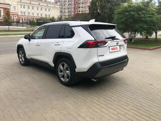 2020 Toyota RAV4 V (XA50), белый, 4200000 рублей, вид 4