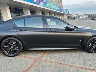 2021 BMW 7 серии 730d VI (G11/G12) Рестайлинг, чёрный, 4700000 рублей, вид 3