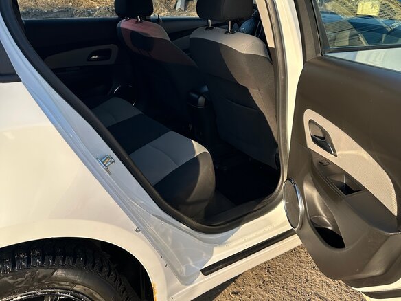 2012 Chevrolet Cruze I, белый, 700000 рублей - вид 8