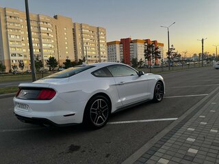 2022 Ford Mustang VI Рестайлинг, белый, 3900000 рублей, вид 2