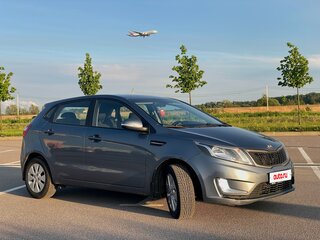 2013 Kia Rio 5-speed III, голубой, 700000 рублей, вид 3