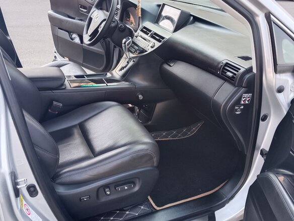 2011 Lexus RX 270 III, серебристый, 2250000 рублей - вид 1