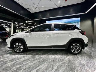 2020 Toyota Yaris L X XP150 Рестайлинг, белый, 1200000 рублей, вид 2