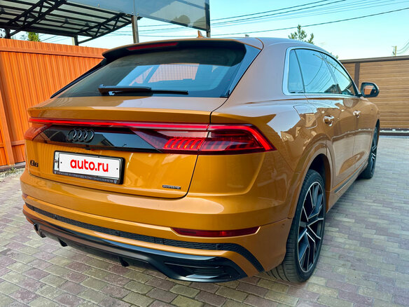 2019 Audi Q8 45 TDI I (4M), оранжевый, 7100000 рублей - вид 2