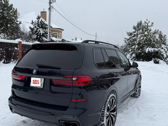 2021 BMW X7 M50i I (G07), синий, 7900000 рублей - вид 6