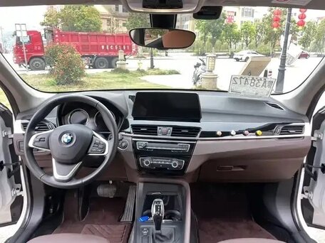 2022 BMW X1 Long 20Li sDrive II (F48) Рестайлинг, серебристый, 1985504 рублей, вид 5