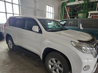 2015 Toyota Land Cruiser Prado 6-speed 150 Series Рестайлинг 1, белый, 3700000 рублей, вид 3