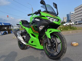 2023 Kawasaki Ninja 400, зелёный, 680000 рублей, вид 1