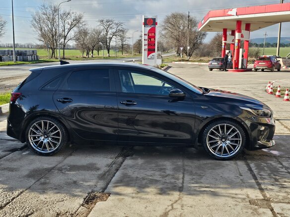 2018 Kia Ceed III, чёрный, 1600000 рублей - вид 8