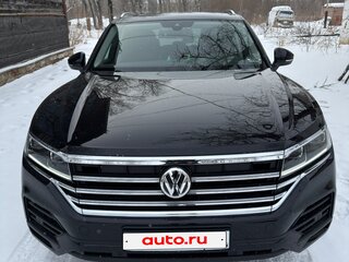 2019 Volkswagen Touareg III, чёрный, 5800000 рублей, вид 3