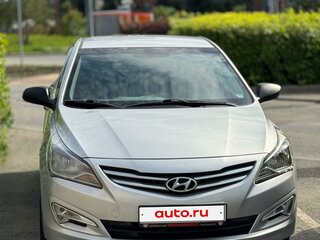 2016 Hyundai Solaris I Рестайлинг, серебристый, 690000 рублей, вид 1
