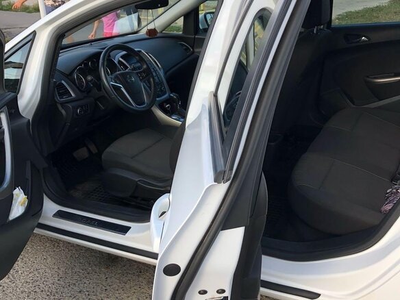 2011 Opel Astra J, белый, 700000 рублей - вид 9